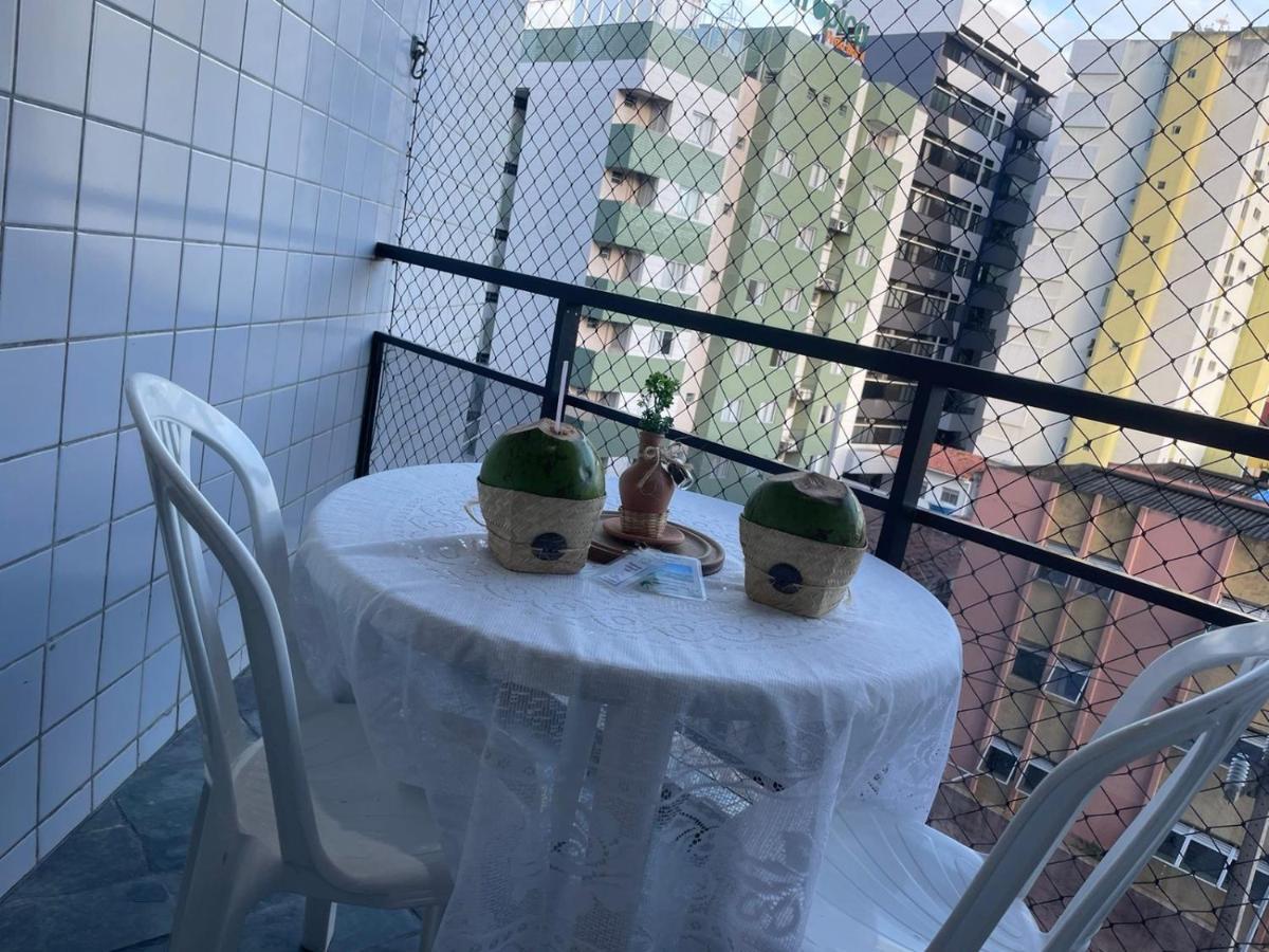 Apto 405 - Quarto e sala espaçoso na praia de Ponta Verde com Wi-fi, tv a cabo e piscina Apartamento Maceió