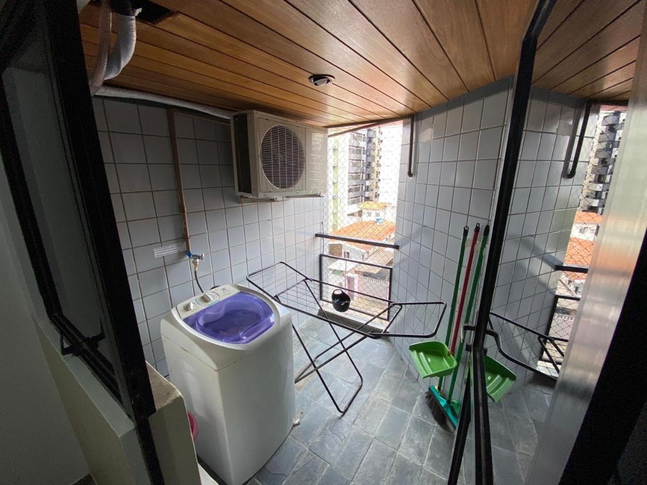 Apto 405 - Quarto e sala espaçoso na praia de Ponta Verde com Wi-fi, tv a cabo e piscina Apartamento