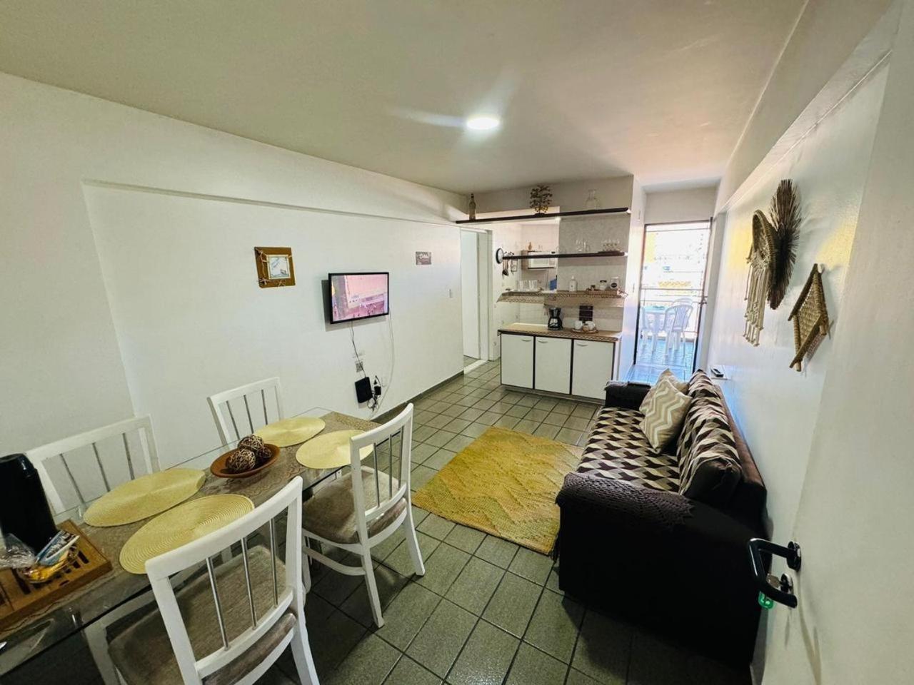 Apartamento Apto 405 - Quarto e sala espaçoso na praia de Ponta Verde com Wi-fi, tv a cabo e piscina