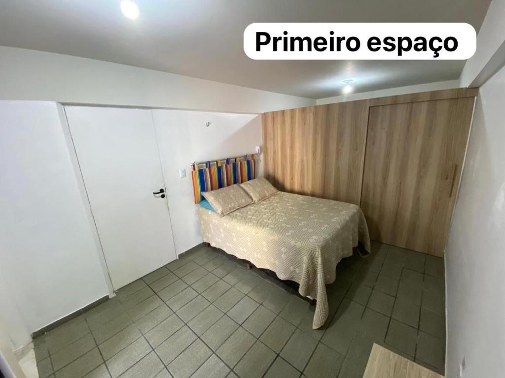 Apto 405 - Quarto e sala espaçoso na praia de Ponta Verde com Wi-fi, tv a cabo e piscina Apartamento Maceió