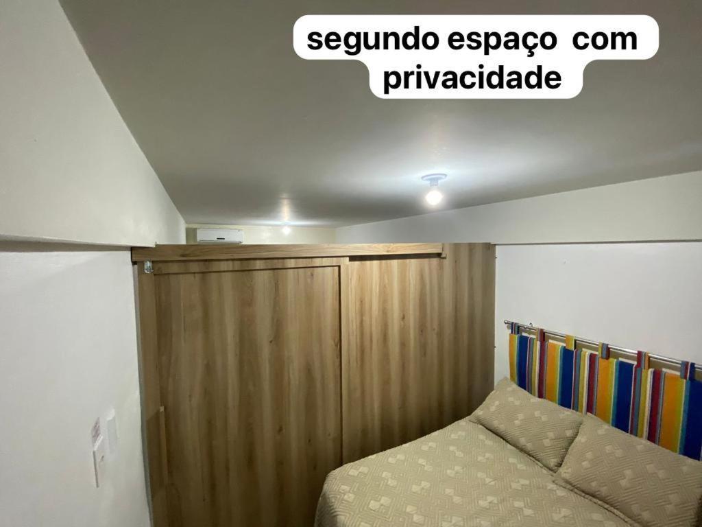 Apto 405 - Quarto e sala espaçoso na praia de Ponta Verde com Wi-fi, tv a cabo e piscina * Maceió