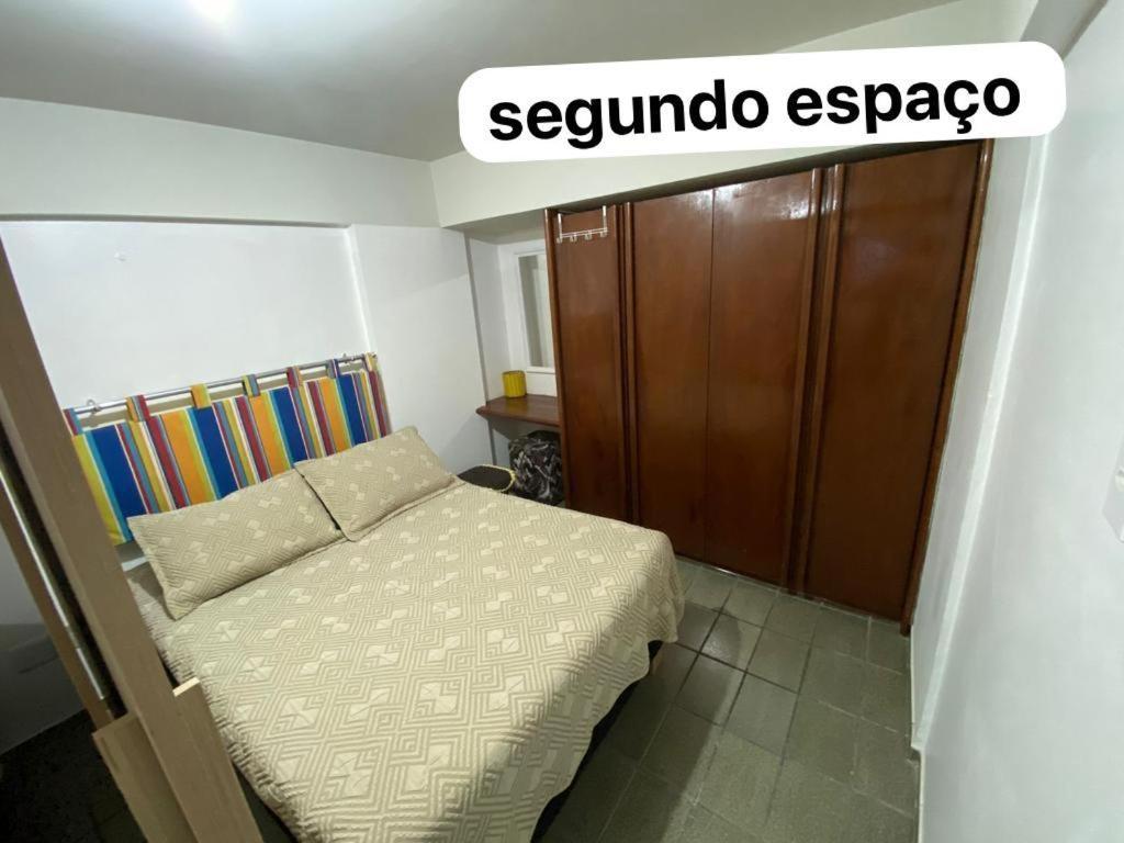 Apto 405 - Quarto e sala espaçoso na praia de Ponta Verde com Wi-fi, tv a cabo e piscina Apartamento Maceió
