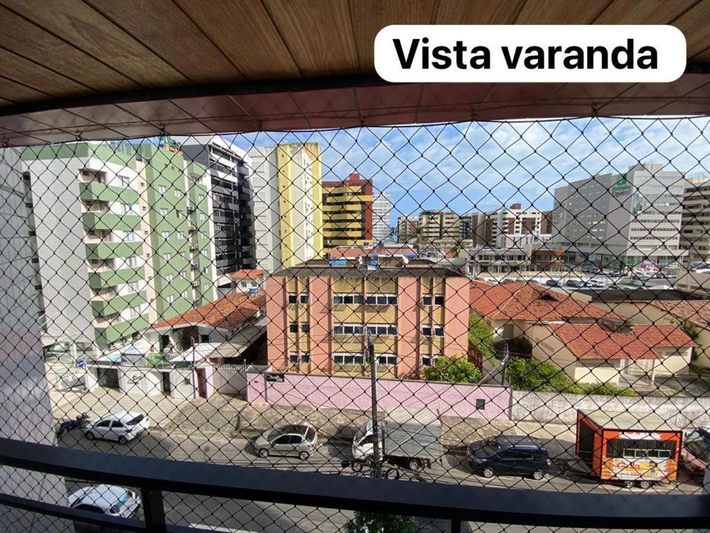 Apto 405 - Quarto e sala espaçoso na praia de Ponta Verde com Wi-fi, tv a cabo e piscina *